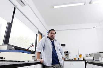 Damian Marino en el laboratorio