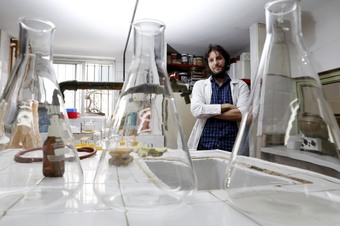 Dr Alan Talevi en su laboratorio