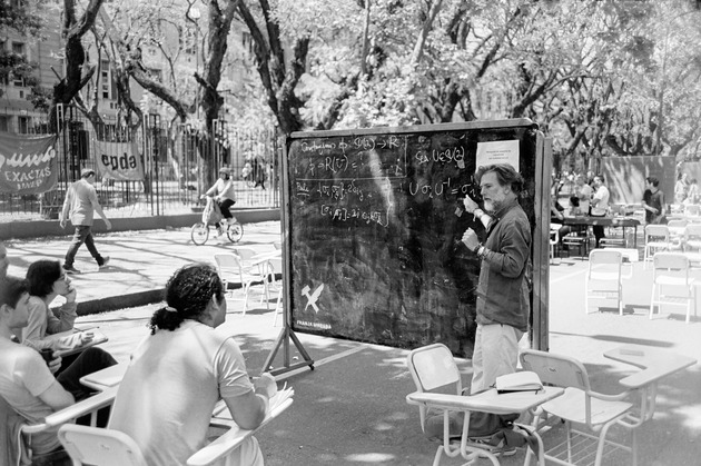 Clase pública en la calle