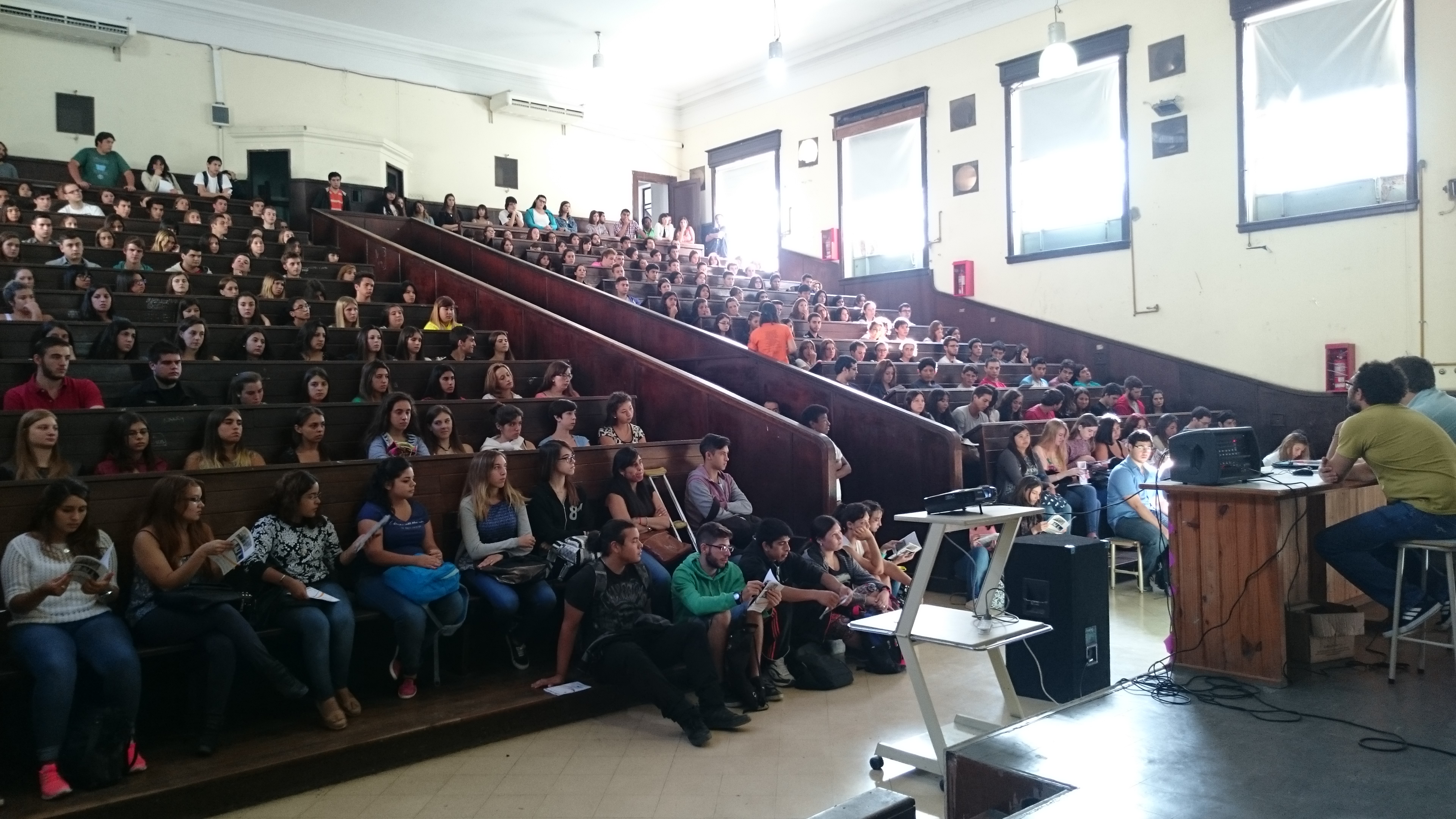 Exactas-UNLP - Exactas recibe a 800 estudiantes